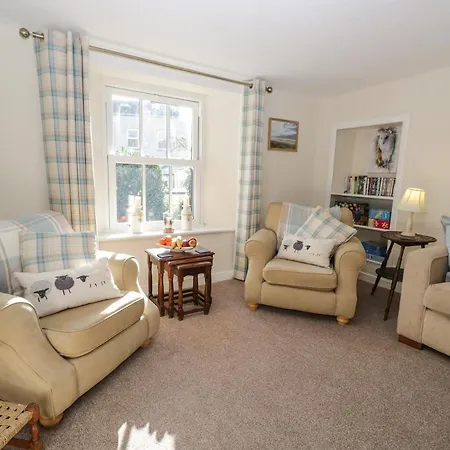 1 Court End *